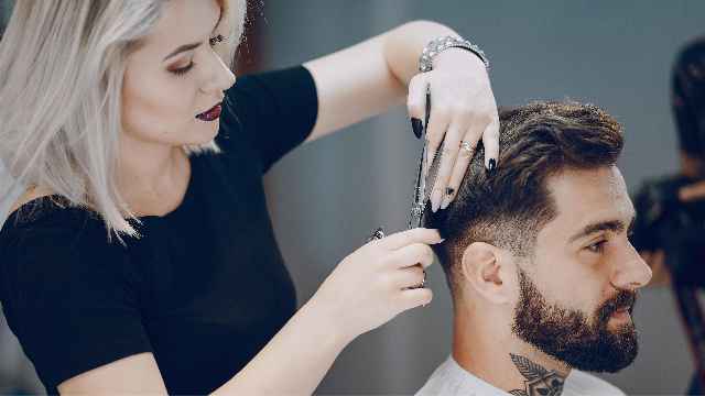 Bisnis Pangkas Rambut Pria analisis BEP dan proyeksi laba per bulan