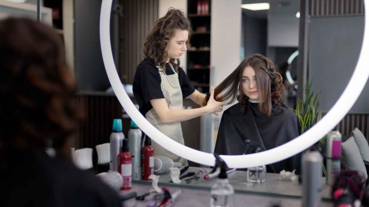 Paket Usaha Salon Kecantikan 10 Franchise terbaik untuk pemula 2026